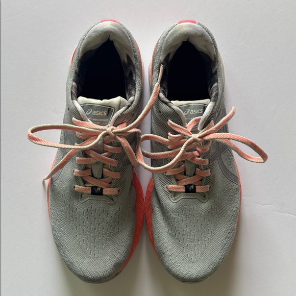 ASICS GT-2000 10 Women's Athletic Shoes in Gray and Coral - Picture 3 of 9
